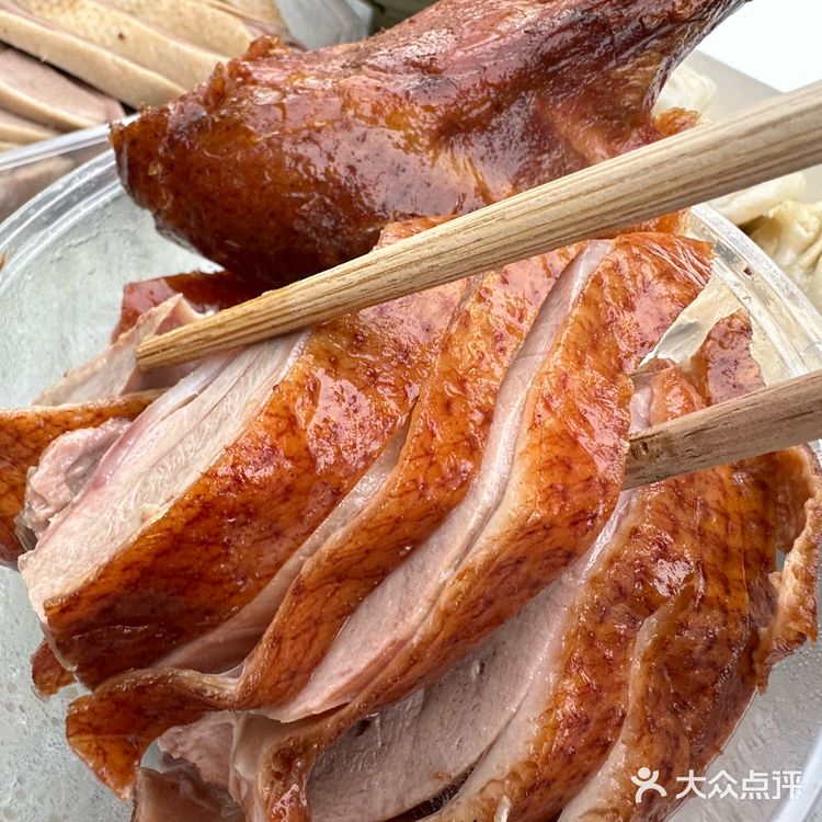 4件套是南京最伟大的发明。盐水鸭烤鸭汤包鸭血馄饨