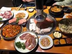 -极简·炭火烤肉主题餐厅·龙虾烧烤·烤羊排(宝龙店)