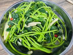 炒红薯叶-正宗南铁拉叔沙煲螺·烧烤·秘制靓粥(南铁总店)