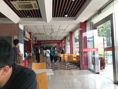 -临港服务区·停车场