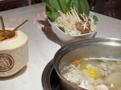 -喃喃椰·糟粕醋·椰子鸡火锅(七堡花园店)