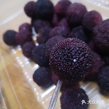 真的不要太好吃了 2021年第一口杨梅 一点一点要足