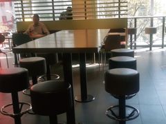 靠窗位-麦当劳(华宁弘基生活中心店)