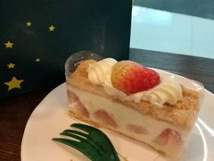 草莓酥皮蛋糕-星巴克臻选(威海威高广场店)
