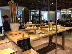 面包甜点陈列柜-金海湾自助餐厅(金陵饭店)