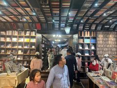 -钟书阁(松江泰晤士小镇店)