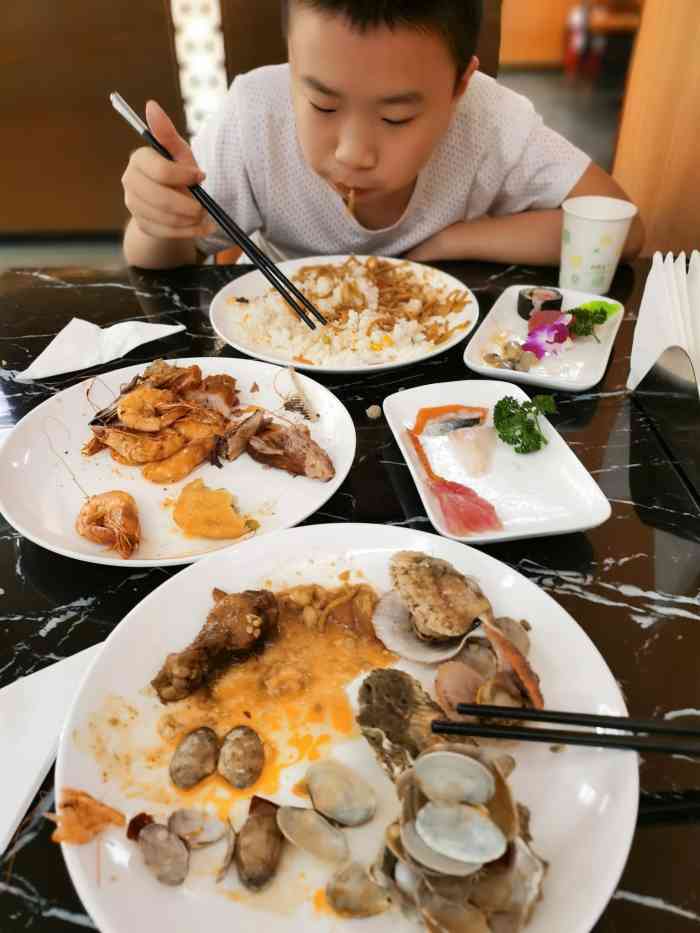 和悦自助餐厅(奥帆中心店)-"之前团购的,快到期了才来吃,只有假期午餐