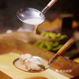 吃火锅怎么能少了帝王蟹呢，来这里满足你对海鲜的所有挑剔～