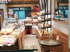 面包甜点陈列柜-皇冠幸福里动物奶油生日蛋糕(工业三路店)