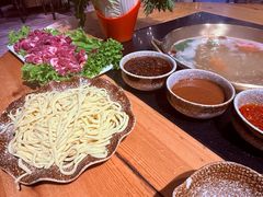 -顶顶汤火牛排火锅·经典铜锅涮肉