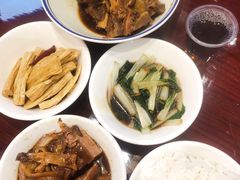 -张卤堂·砂锅卤肘子(南头店)