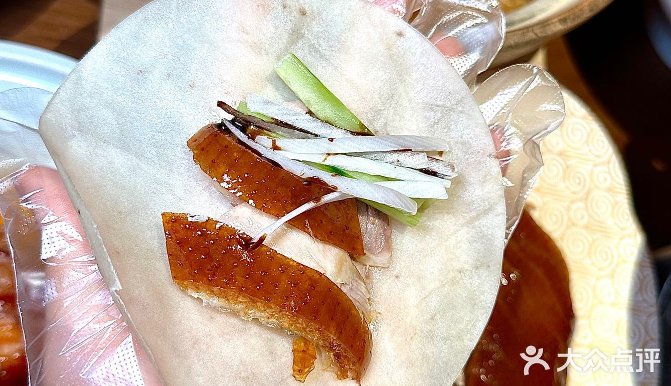 今年年夜饭就来他们家吃烤鸭！好吃不打烊～