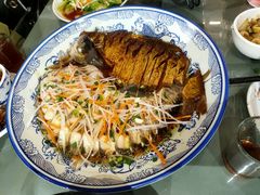 -梓檚中餐厅湖北菜小龙虾武昌鱼排骨藕汤(黄鹤楼店)