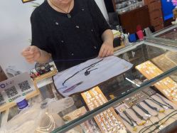 -灵彩珠宝(朗香街店)