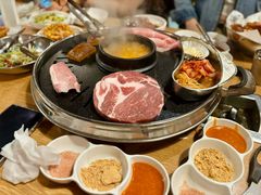 -江南猪肉商会无限续吃(弘大店)