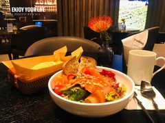 烟熏三文鱼色拉-wineapp葡萄酒餐吧(外滩金融中心店)