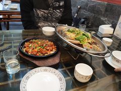 -临街徽菜馆·正宗黄山味