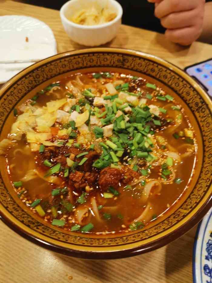 老西安陕西面馆(永泰店)-"首先,店面总体干净.但开放式厨房油烟味太.