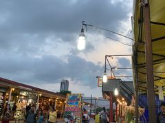 -席娜卡琳火车铁道夜市