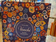 -VENCHI 闻绮(上海佛罗伦萨小镇店)