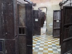 -吐斯廉屠杀博物馆