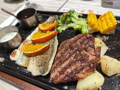 烤海鲈鱼牛排拼盘-必胜客(证大大拇指店)