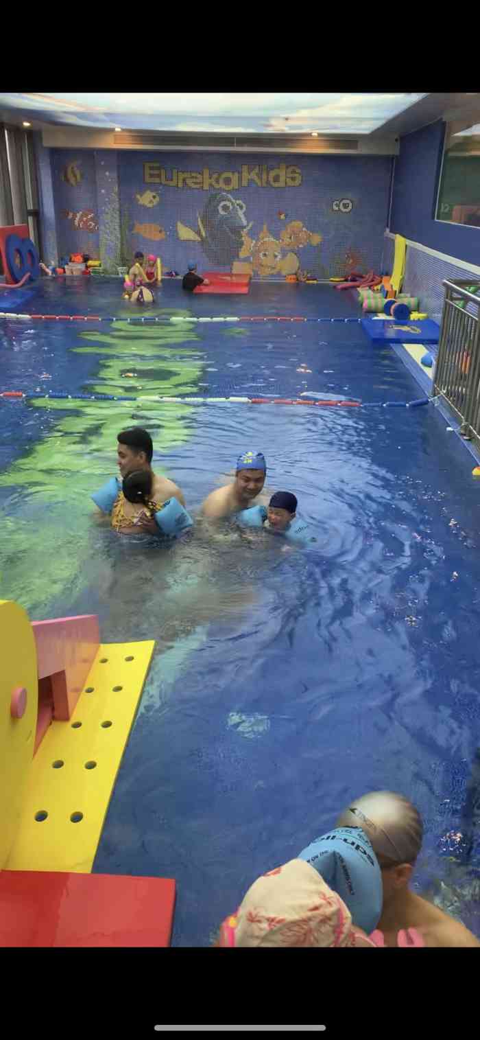 优瑞亲子游泳杭州中心-"宝宝6个月就开始亲子游泳,非常喜欢水～胆.