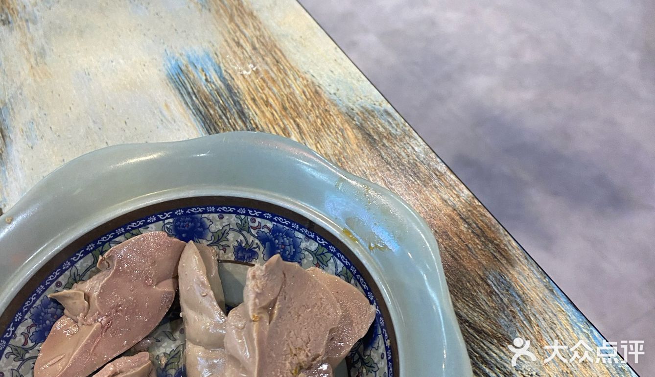 平江万达一家纸包鱼