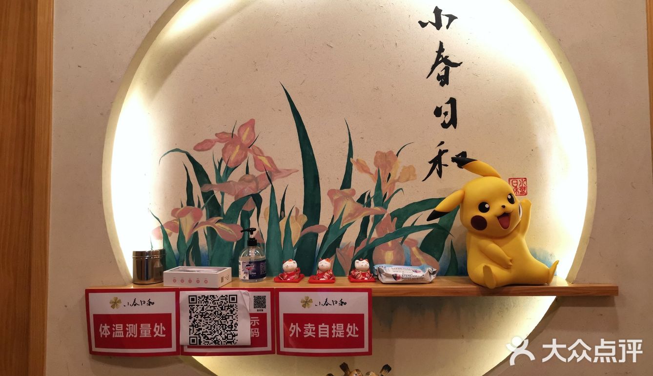 发饰挂件，还有扇子之类的