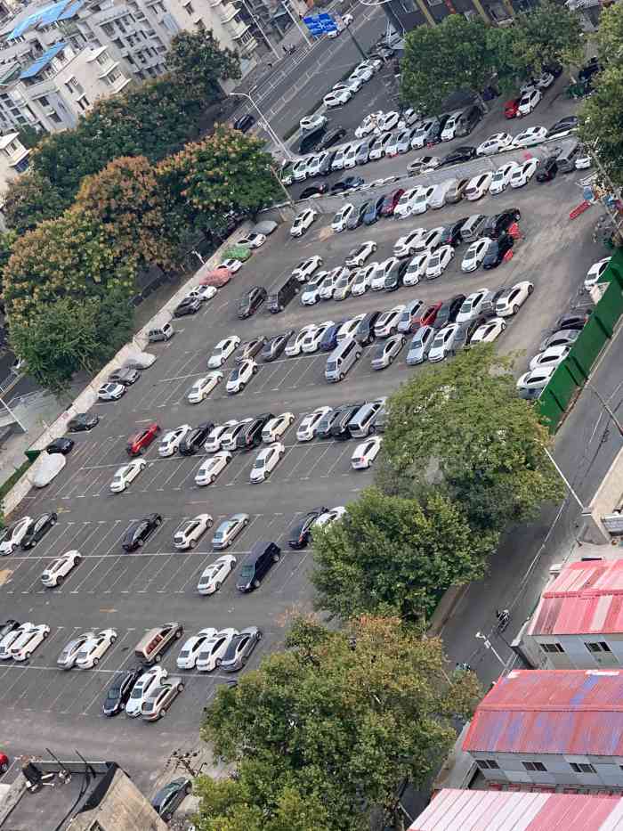 sweetsmile 2019年10月21日 关注 打分 繁华闹市的停车场 到吉庆街一