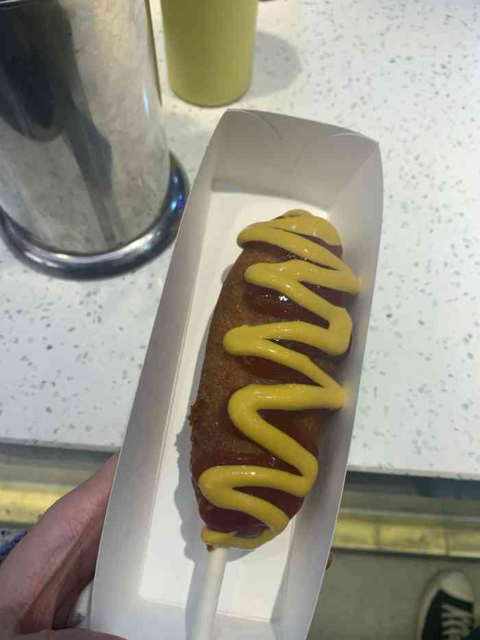 hot dog on a stick棒棒狗(新世界店)-"在地铁通往新世界城的路上发现
