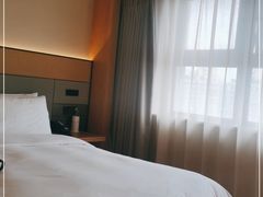 -全季酒店(重庆李子坝牛角沱地铁站店)