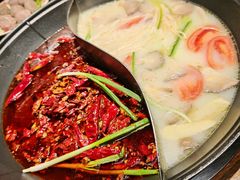 鸳鸯锅红汤配菌汤锅-萍姐火锅·公路夜市(打浦桥日月光店)