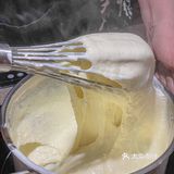 肉肠一口咬下去，还会爆汁！鸡翅鲜嫩多汁！满足