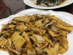 烧腩炒笋-桃园庄私房菜