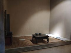 景点小炕几-习仲勋故居