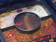 -老牌坊云南鱼豆花火锅(哈西万达店)