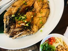 -Chom Cafe and Restaurant