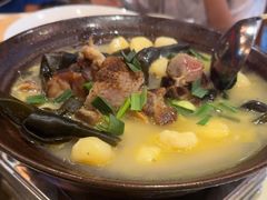-帅巴人舅母子腊蹄民俗村