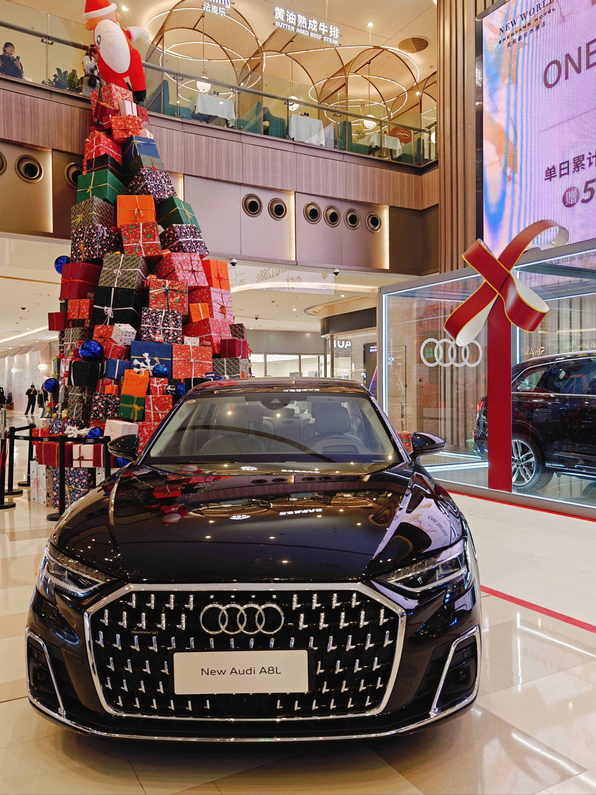 k11一层奥迪展台免费送帽子