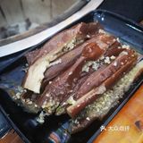 对铁锅炖大鹅一直都有想法，这次在一个冷风天来吃啦四个