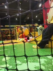 -蹦蹦跳跳(新奥购物中心店)