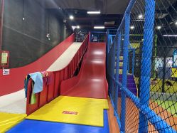 -蹦贝运动中心·蹦床·攀岩·闯关(龙岗店)