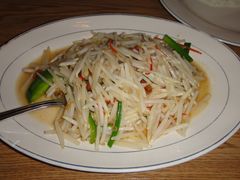 咸鱼粒炒豆芽-关夫人餐厅(阳光广场店)