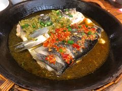 -阿瓦山寨·湘菜现炒·剁椒鱼头王(咸阳总店)
