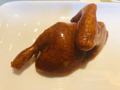 玻璃脆皮妙龄乳鸽-利苑酒家(华熙国际店)