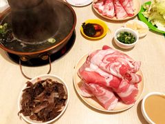 -洞庭洲·防空洞火锅·烧烤·铜锅涮肉(新百广场店)