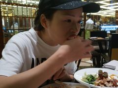 -大中华希尔顿酒店-念自助餐·嗨啤·小龙虾
