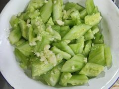素拍黄瓜-小院地摊烤肉