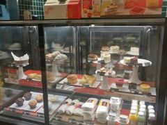 面包甜点陈列柜-星巴克臻选(威海威高广场店)